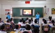 “流动科学馆”“做客”东莞东坑镇多凤小学首届科技节